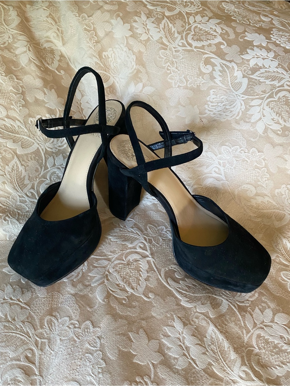 Vince Camuto black velvet block strappy heels 8.5